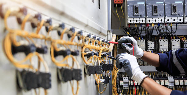 Professional Electrician technician working in Salem, UT